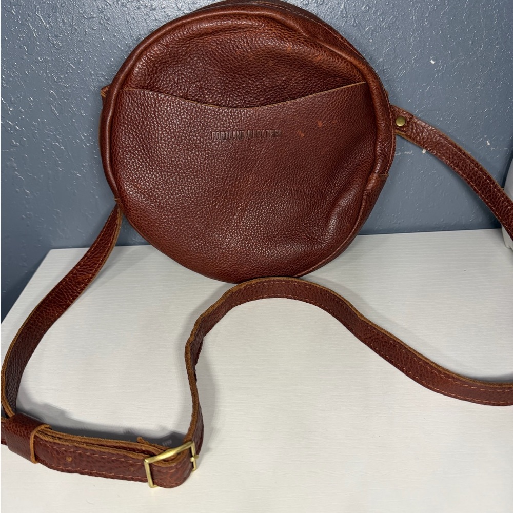 Portland Leather Round Crossbody Bag In A Nutmeg Color